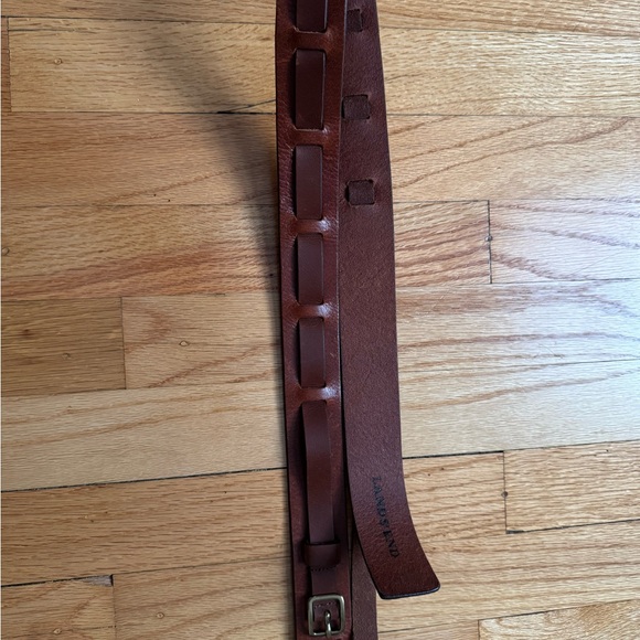 Lands End Leather Belt
Fits 26-31 inches - Picture 2 of 2